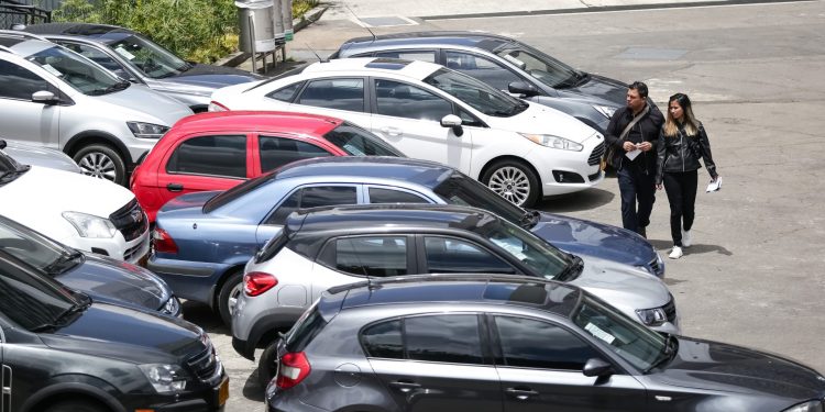 La venta de vehículos nuevos cayó en un 39,3% en agosto, según Fenalco