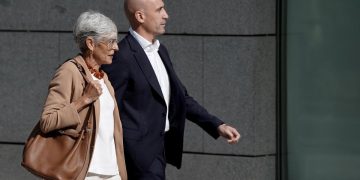 Rubiales tiene prohibido acercarse a 200 metros o comunicarse con Jenni Hermoso: juez