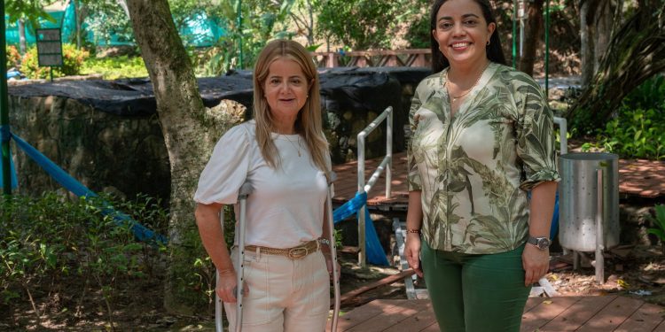 Gobernadora del Atlántico entregó módulos a las artesanas que venden sus productos en la Plaza Julio Flórez de Usiacurí