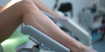 Ginecólogo se negó a examinar a una mujer trans y causa polémica en Francia: “Señor, me ocupo de mujeres de verdad”