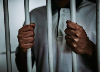 A 30 años en prisión condenan a profesor que abusó a sus dos hijas en Medellín