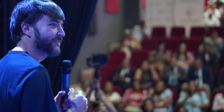 ¡Profes de calidad! Distrito ha graduado a 980 docentes en posgrados de educación