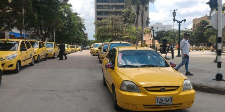 Compensación a taxis podría costarle al Gobierno hasta $25.000 millones mensuales
