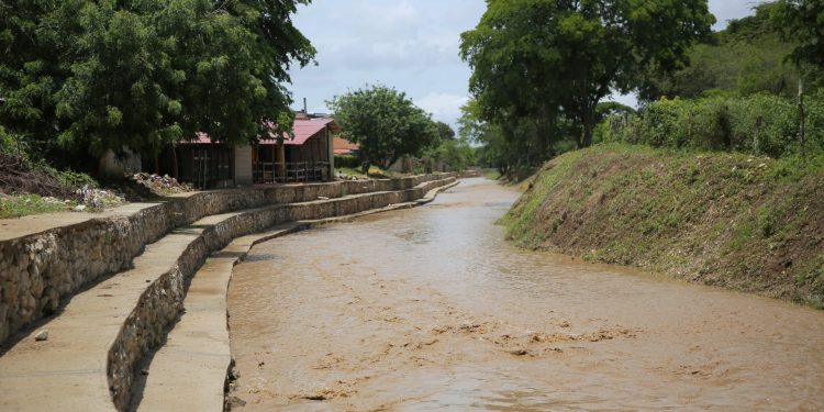 CRA entregó obras de recuperación del arroyo El Pantano, en Manatí