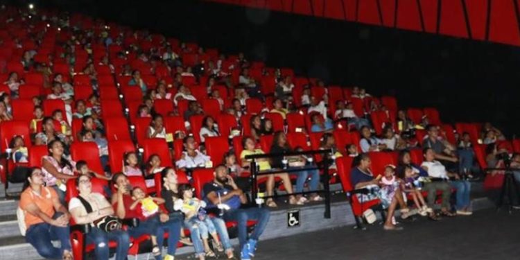 Olvidaron que la película terminaba a la 1 a.m. y dejaron encerrados a los asistentes en una sala de cine en Barranquilla