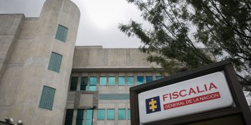 Destituyen y ordenan investigar a fiscal delegado ante la Corte por corrupción