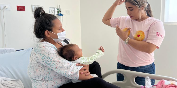Gobernación del Atlántico conmemoró el Día de la Prevención del Cáncer de Mama con galleta punto rosa