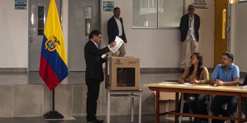 Mensaje de Petro tras ejercer su derecho al voto: “Hoy es un día de paz en Colombia, no de violencia”