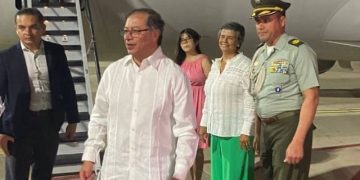 Presidente Petro entre otros representantes latinoamericanos comienzan a llegar a  México para cumbre migratoria
