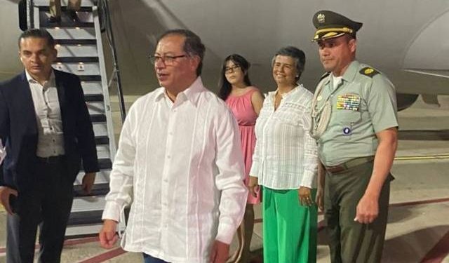 Presidente Petro entre otros representantes latinoamericanos comienzan a llegar a  México para cumbre migratoria