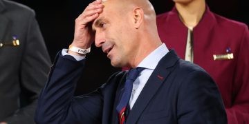 FIFA suspende por tres años a Luis Rubiales, expresidente de la RFEF