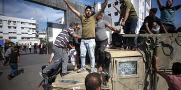 Israel bombardea Gaza y lanza la operación “Espadas de hierro”