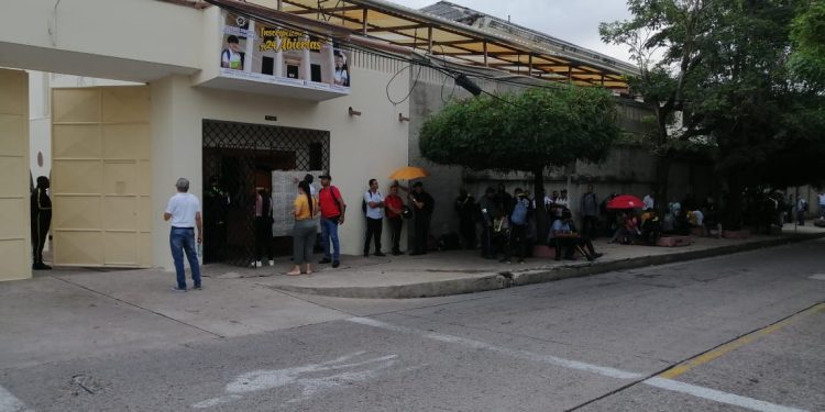 Desde tempranas horas los barranquilleros acuden a los puestos de votación