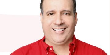 Diputado David Ashton gestionó inversiones para colegios de municipios no certificados
