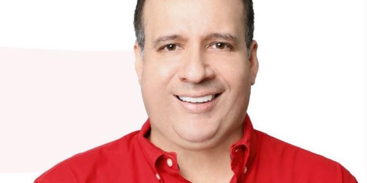 Diputado David Ashton gestionó inversiones para colegios de municipios no certificados