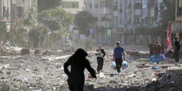 Fuerzas terrestres del Ejército israelí llegaron a las afueras de la ciudad de Gaza