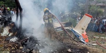 Avioneta de la FAC se accidentó cerca del centro de Cali: una persona murió