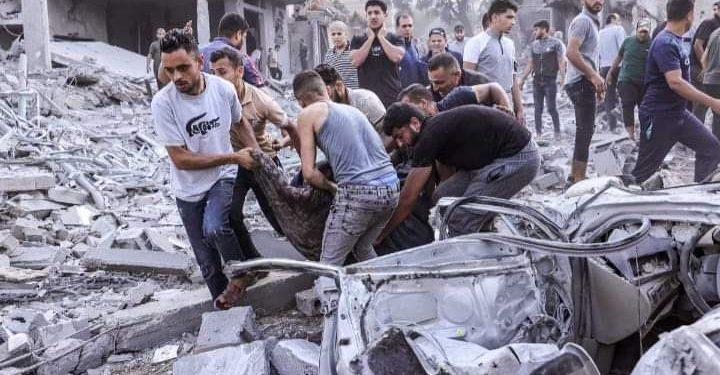 Israel bombardea un hospital en Gaza y deja entre 200 y 300 muertos