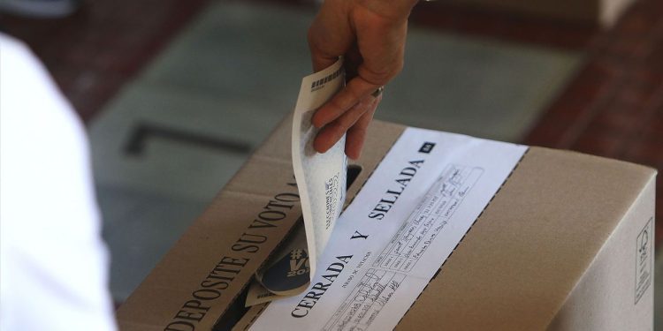 Comisiones escrutadoras determinarán validez de votos de candidatos cuya inscripción fue revocada por el CNE