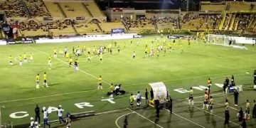 Violencia en el fútbol: hinchas invadieron la cancha y agredieron a jugadores de Real Cartagena