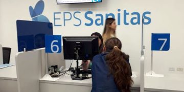 “Suspensión de entrega de medicamentos no PBS es unilateral y abrupta”: Sanitas sobre Cruz Verde