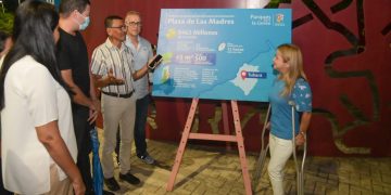 Gobernadora del Atlántico entregó nuevo alumbrado público en la Plaza de las Madres de Tubará