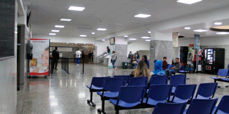 Asociaciones médicas piden aumentar pago de atención por paciente