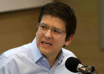 “Con el presupuesto de 2024, el Gobierno busca romper la regla fiscal y quebrar al país”: Miguel Uribe