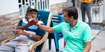 Casa a casa, el mensaje de renovación de Alfredo Varela recorrió las calles del barrio Carrizal