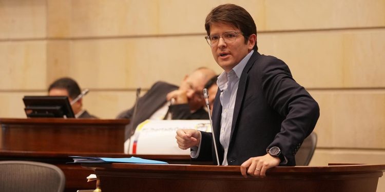 “Gobierno se sigue rajando en ejecución presupuestal”: Miguel Uribe