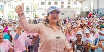 Alcira Sandoval anuncia adopción del programa Casa Rosa