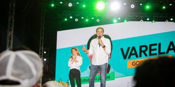 Alfredo Varela cerró su campaña en la Plaza de La Paz de Barranquilla