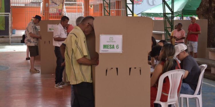 Adultos mayores los que más han llegado a votar a en la Escuela Normal Superior la Hacienda