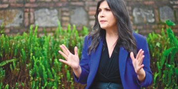 “Quien destrozó mis pechos aconsejó ponerme gelatina para cerrar las heridas”: Lorena Beltrán celebró condena contra cirujanos