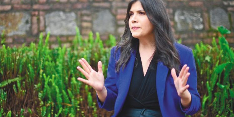 “Quien destrozó mis pechos aconsejó ponerme gelatina para cerrar las heridas”: Lorena Beltrán celebró condena contra cirujanos