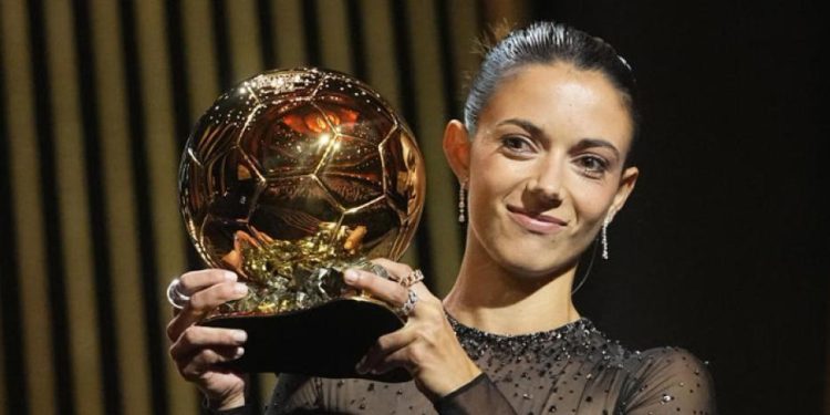 Aitana Bonmatí conquista el Balón de Oro y sucede a Alexia Putellas