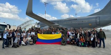 Guerra en Israel: Partió primer vuelo de repatriación con 110 colombianos
