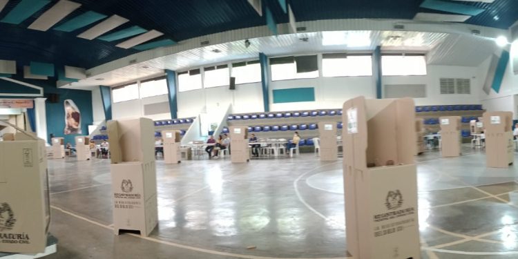 Desde tempranas horas los barranquilleros acuden a los puestos de votación