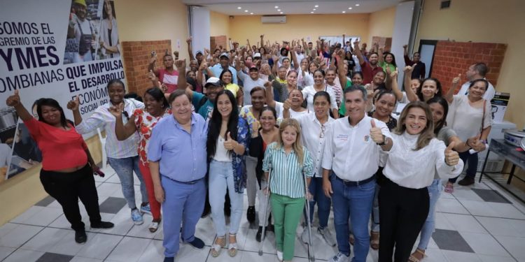 Gobernadora del Atlántico entregó insumos para mejorar productividad de 107 emprendedores del departamento