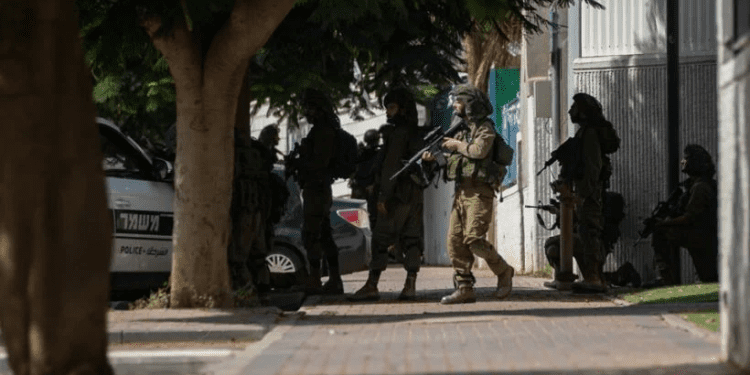 A 1.300 suben los muertos en Israel y a 1.354 los palestinos en Gaza