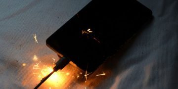 Joven murió tras explosión de dispositivo electrónico que cargaba cerca de su cama