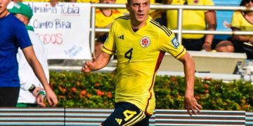 Santiago Arias, desconvocado de la Selección Colombia por golpe que sufrió en partido ante Uruguay