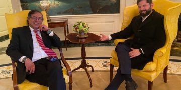 Petro y Boric sostuvieron reunión exprés en Washington