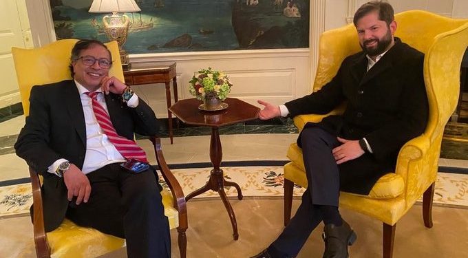 Petro y Boric sostuvieron reunión exprés en Washington