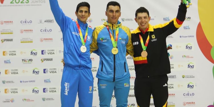 Cristian Ortega sorprende a todos y gana la medalla de oro en el keirin del ciclismo de pista en los Juegos Nacionales