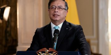 Comitiva para viaje de Petro a San Francisco lo esperó más de 10 horas; luego se informó que iba a descansar