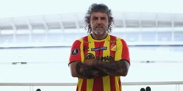 Leonel Álvarez fue presentado como nuevo DT del Deportivo Pereira