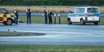 Sujeto armado retuvo a su hija de 4 años en el aeropuerto de Hamburgo