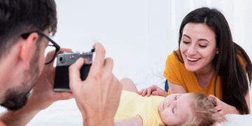 Las razones por las que nunca debe publicar fotos de sus hijos en redes sociales