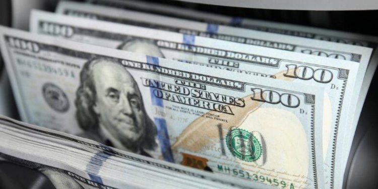 El dólar experimenta un incremento de casi $90 ante la propuesta del presidente Petro sobre la regla fiscal